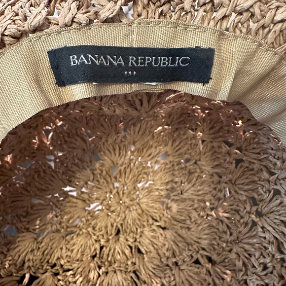 Banana Republic Crochet Bucket Hat Color Tobacco - Picture 2 of 4